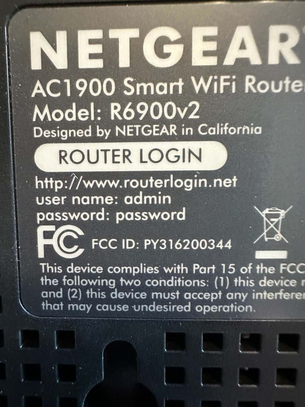 NETGEAR Nighthawk AC1900 Smart WiFi Router Model R6900v2 - Picture 4 of 5